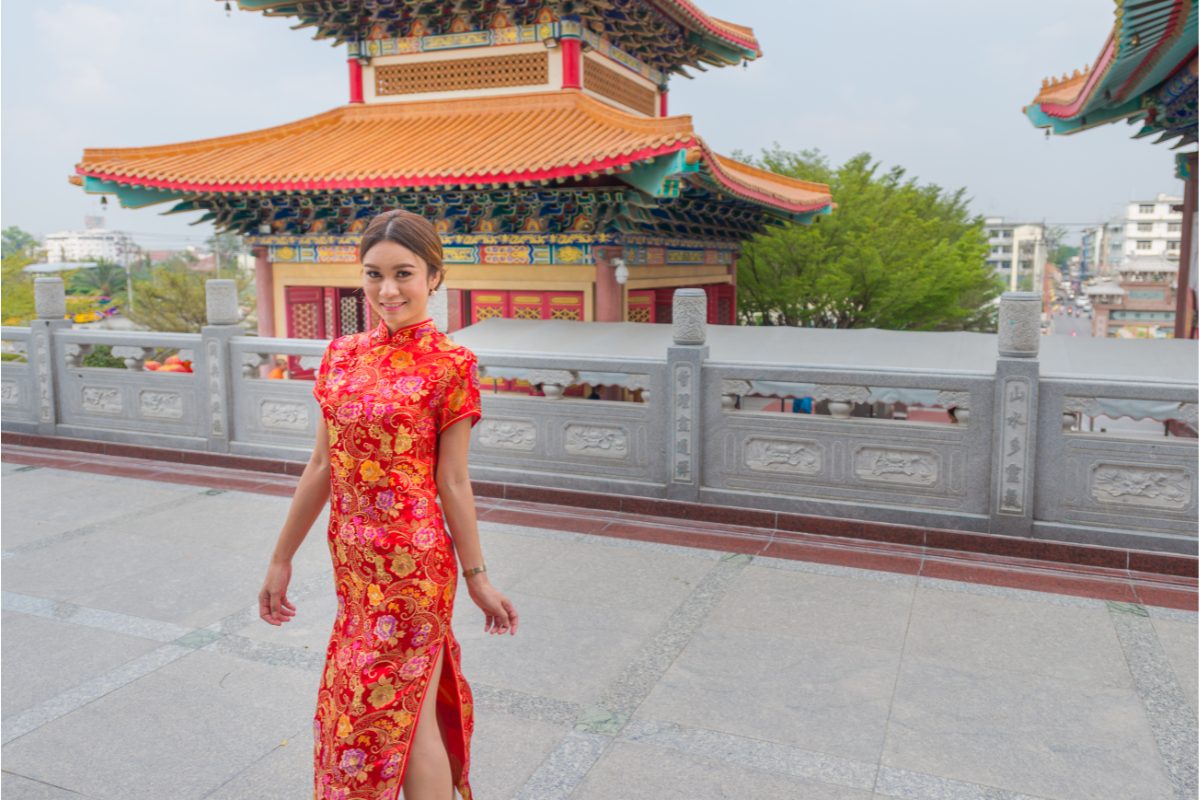 femme-en-robe-chinoise